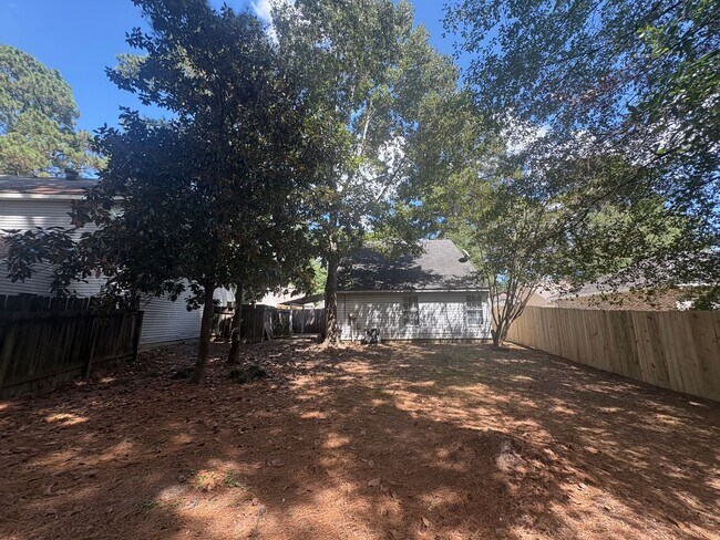 Building Photo - 2012 Red Oak Dr
