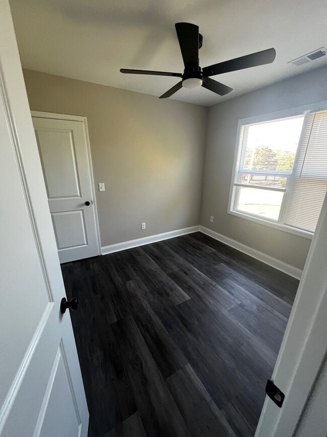 Building Photo - 1218 House St