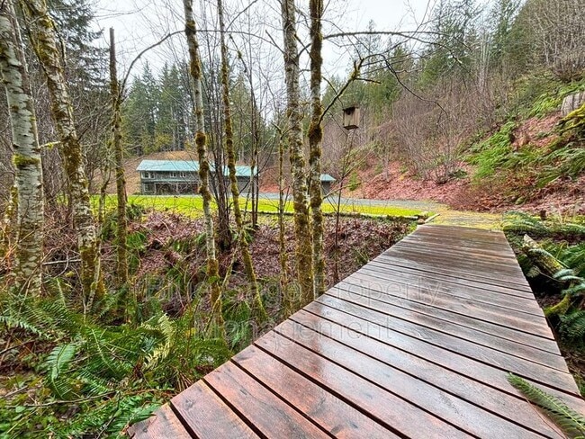 Building Photo - 241896 US-101