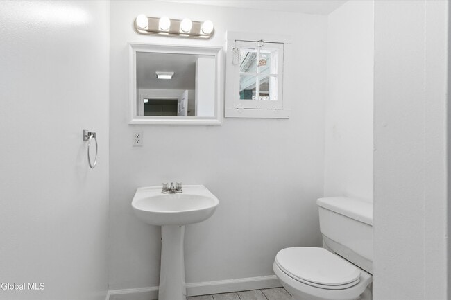 Building Photo - 106 Lawrence St