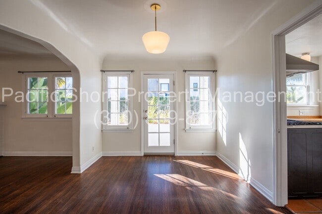 Building Photo - 8159 Willoughby Ave