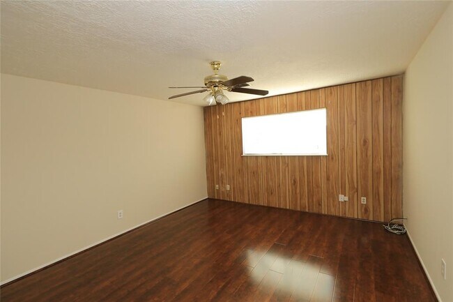Building Photo - 6573 S Briar Bayou Dr
