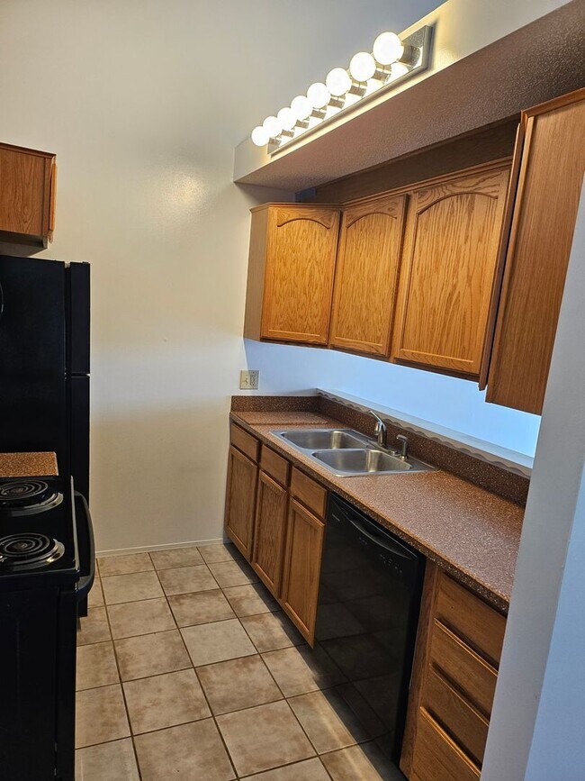 Building Photo - 2 Bed 1 bath loft