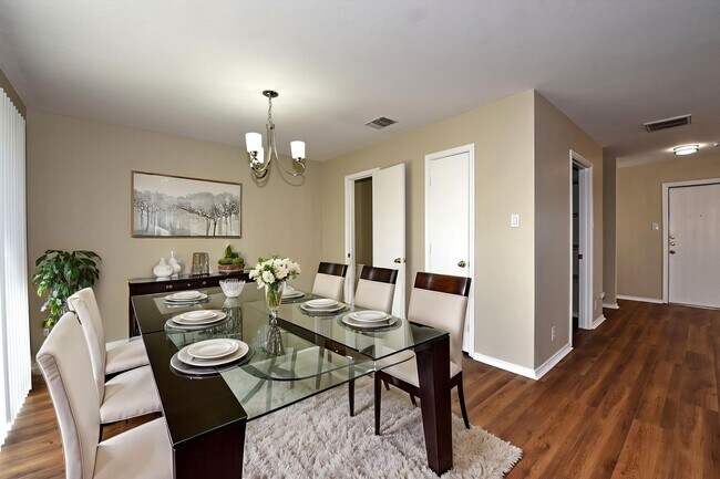 Building Photo - 4 Bedrooms!!!!! 2.5 bath and 2 attached ca...