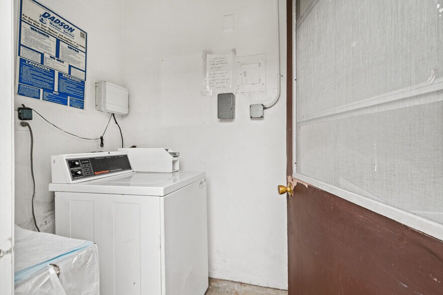 Building Photo - 2020 Rodney Dr