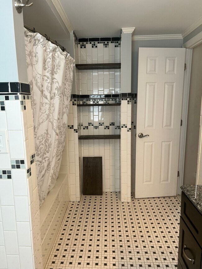 Full bath - 1509 Ramsay St