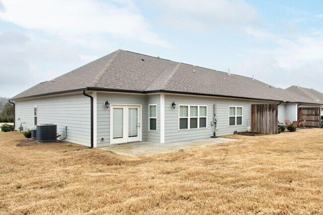 Building Photo - 5120 Meadowbend Dr NE