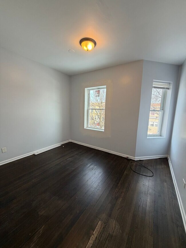 Building Photo - 7224 S St Lawrence Ave