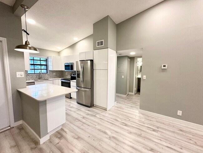 Building Photo - 2800 Palmwood Terrace
