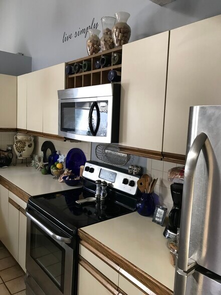 Building Photo - 873 Halifax Dr