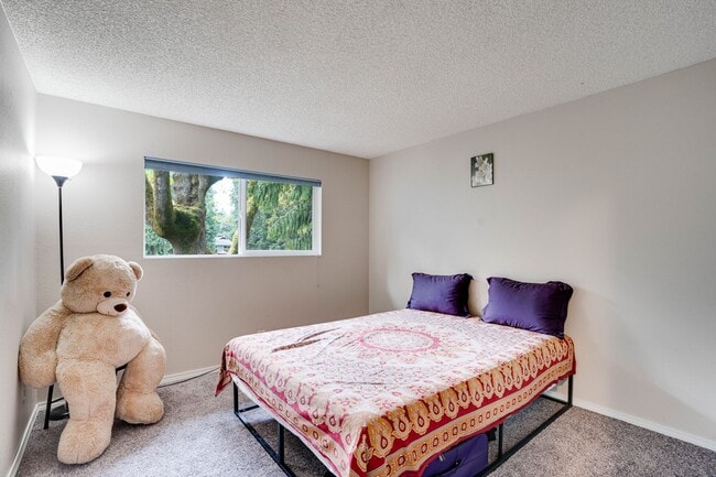 Building Photo - Beautiful 5 bed 3 bath Kirkland single fam...