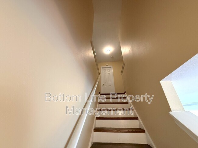 Building Photo - 8125 Rosberg Ln