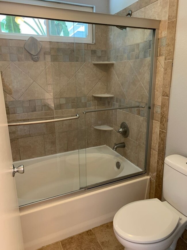 Building Photo - Beautiful 3 Bed West Bakersfield Home W/Po...