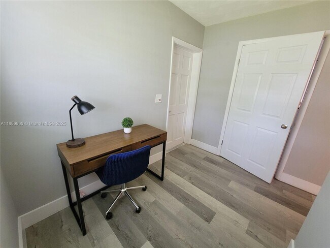 Building Photo - 2805 13th St