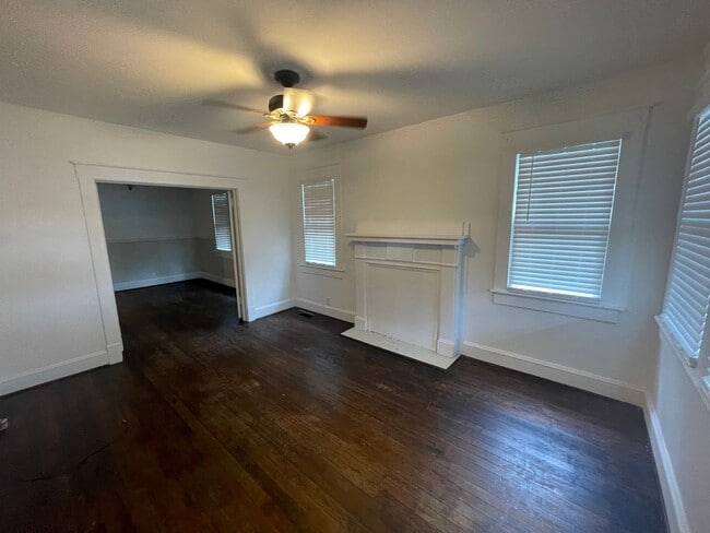Building Photo - Historic Downtown Wilmington Cottage