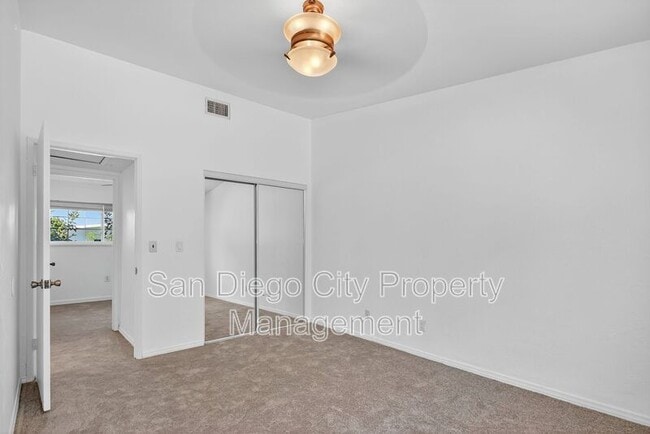 Building Photo - 2363 Judson St
