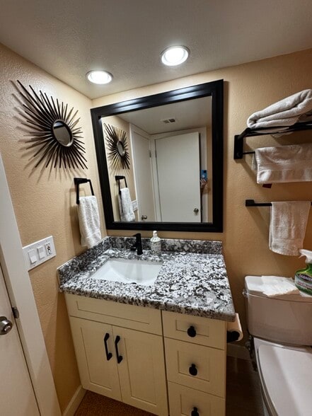 Building Photo - 4850 E Desert Cove Ave