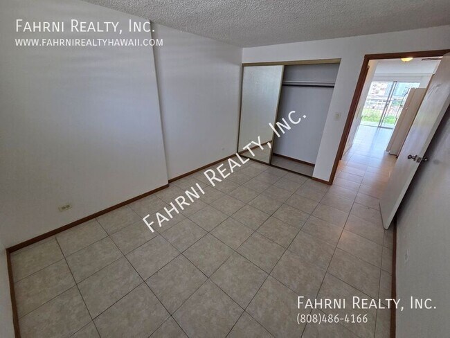 Building Photo - 2211 Ala Wai Blvd