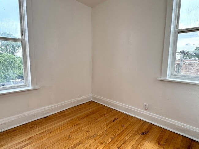 Building Photo - 1553 N Monticello Ave