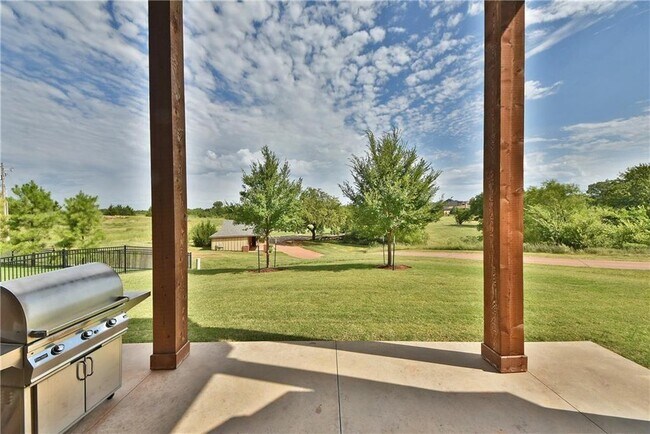 Building Photo - 16828 Little Leaf Ln