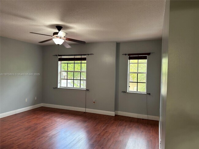 Building Photo - 4959 SW 135th Way