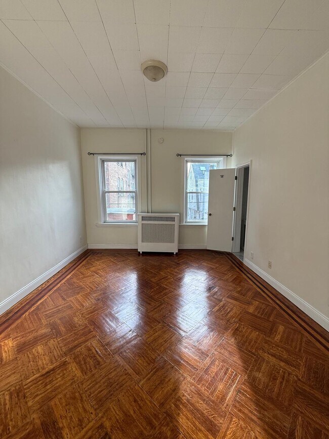 Building Photo - 207 Jewett Ave