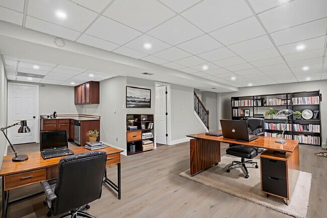 Building Photo - 815 Sudbury Rd NE