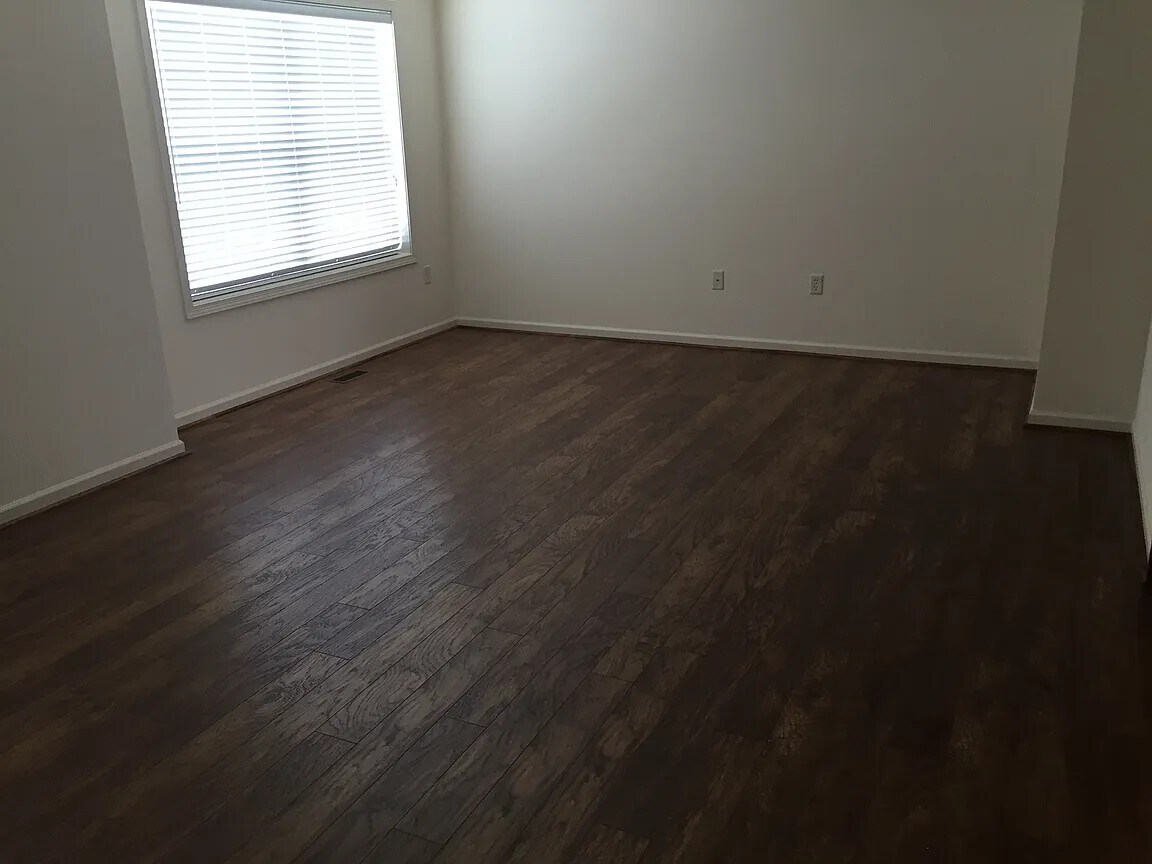 Building Photo - 421 Maywood Ct