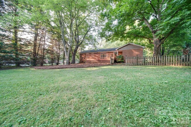 Building Photo - 6700 Castlegate Dr