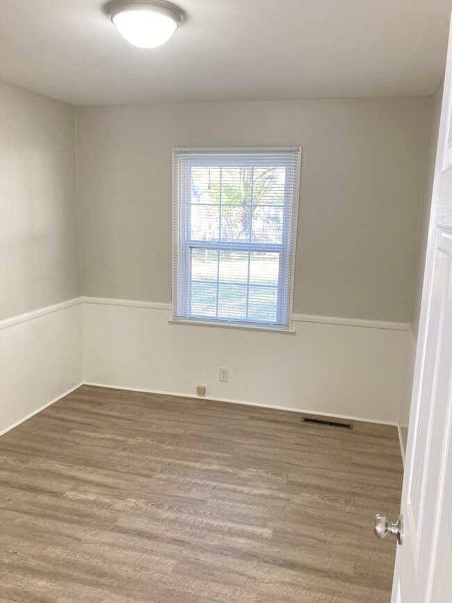 Building Photo - 3 Bedroom and 1 Bath House in Haysville