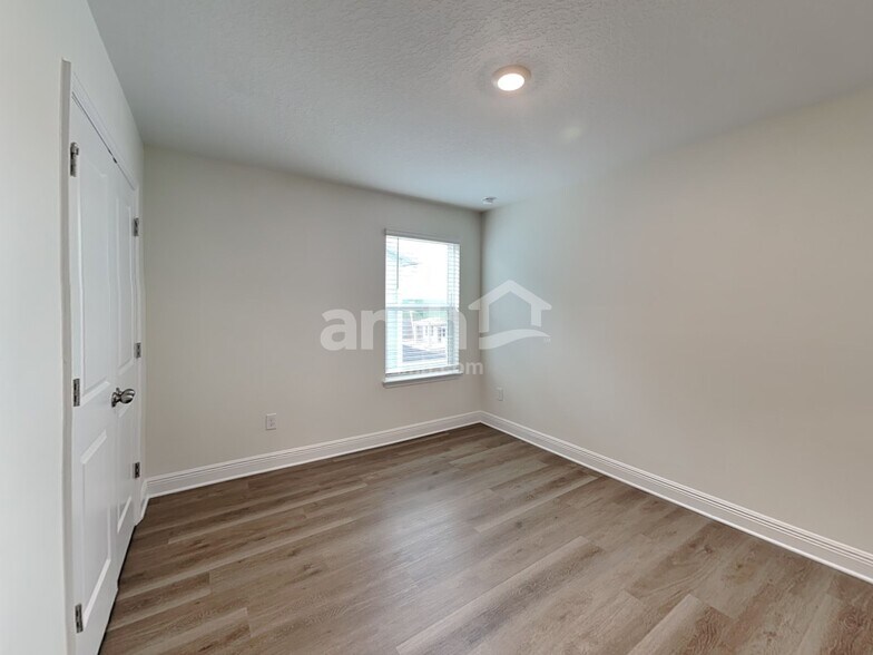 Building Photo - 5956 Pinewood Ests Dr