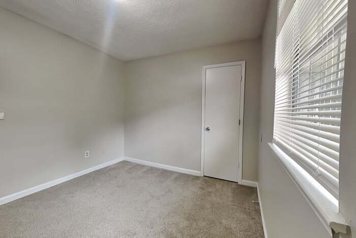 Building Photo - 2093 Drake Ct