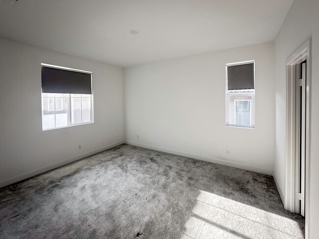 Building Photo - Beautiful Newer Construction,Townhome, 3 Bedroom / 2 Bathroom Home FOR RENT