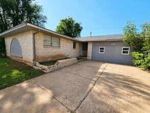 Building Photo - 2500 SE 51st St