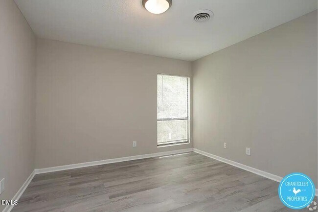 Building Photo - 25 Creekside Cir