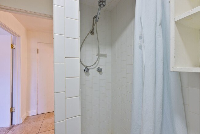 Building Photo - R134IC