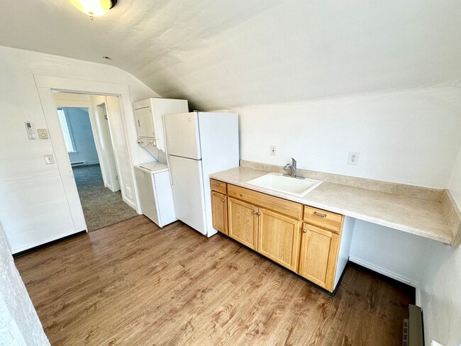 Building Photo - 610 S Pine St