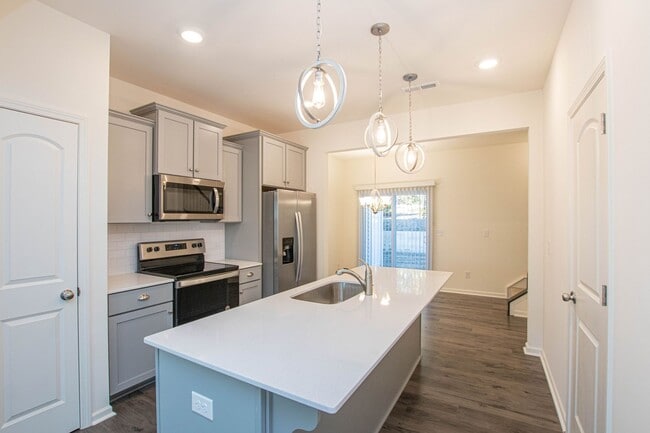 Building Photo - BEAUTIFUL 2 Bedroom in MIDLAND