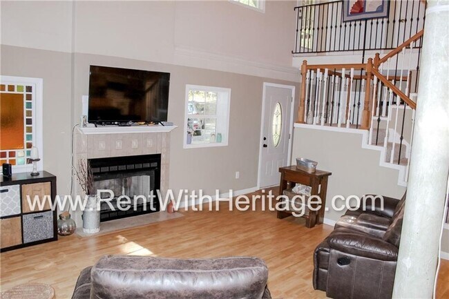 Building Photo - Charming Rustic Cabin Home on 2 Acres / Na...