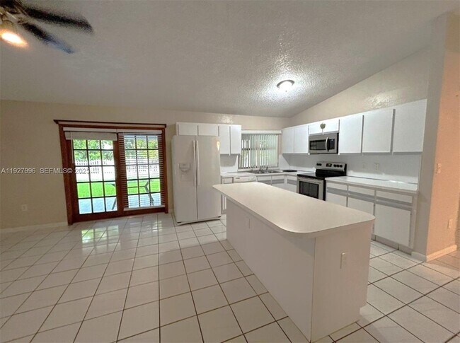 Building Photo - 4531 SW 146th Ct