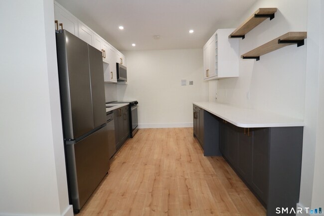 Building Photo - 185 Melba St