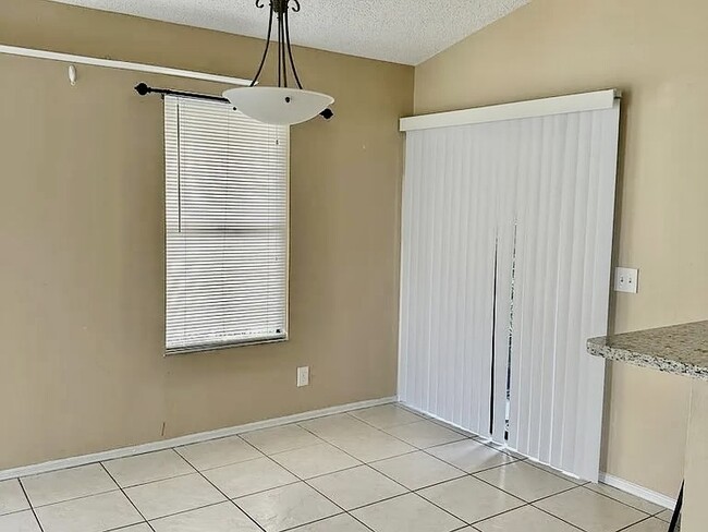 Building Photo - 2818 Stoneway Ln