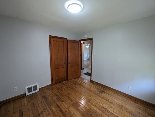 Building Photo - Welcome to Your Charming New Home on Minnie Avenue!