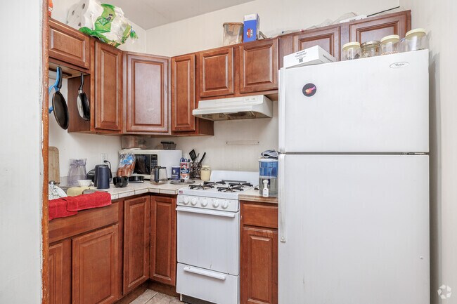 2BR, 1BA - 780SF - Kitchen - 318 E Seneca, LLC