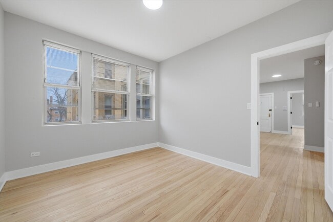 Building Photo - 7520 1/2 N Seeley Ave