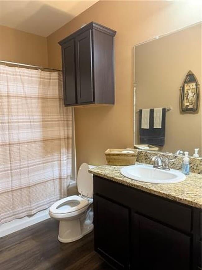 Building Photo - Welcome home to this **beautiful 4-bedroom, 2-bath rental