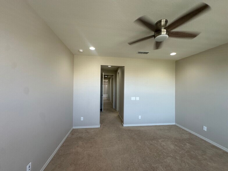 Building Photo - 2518 E Novak Way