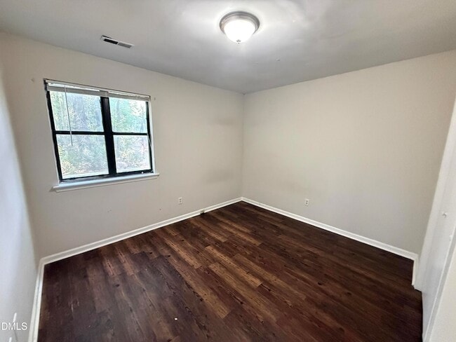 Building Photo - 4822 Hollenden Dr