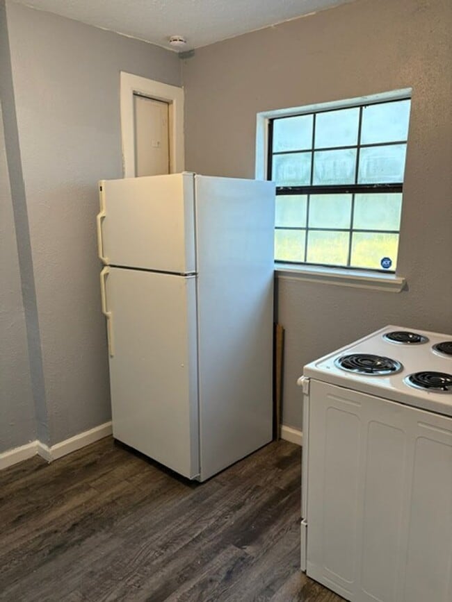 Building Photo - MOVE-IN SPECIAL!!!  $500 OFF 1ST MONTH OF RENT