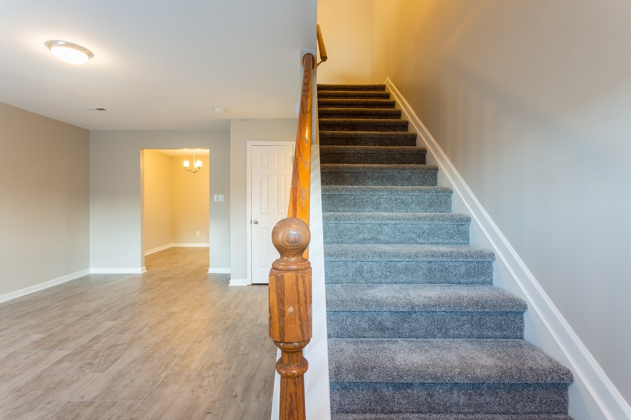 Building Photo - 220 Halo Dr